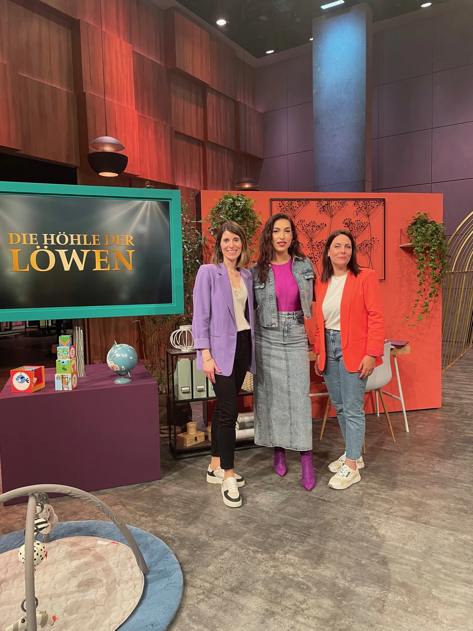 Mediathek - 8 von 72 1 Anika Schmidt und Lena Pieper bei DHDL mit Tijen Onaran